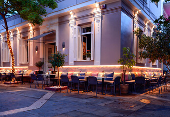 Abendstimmung in einem Cafe in Athen (Griechenland)