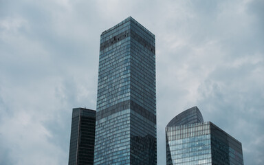 Fototapeta premium mirrored windows of the facade of an office building