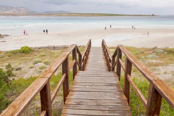 Obraz premium wooden bridge on the beach in Sardinia