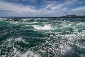 兵庫県南あわじ市　鳴門大橋と渦潮のある風景
