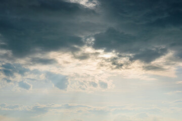 秋の空　雲から光が差す印象的な空02