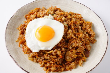 そば飯　目玉焼き