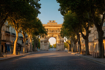 Fototapeta premium Ultra Detailed Editorial Photograph of Montpellier’s Arc de Triomphe at Dawn with Beautiful Lighting and Calm Atmosphere