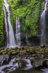 Obraz premium Mountain Cliff Waterfall Photography Flowing Water Through Rocky Gorge