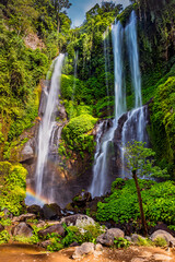 Obraz premium Mountain Cliff Waterfall Scenic Photography Natural Water Cascade Feature