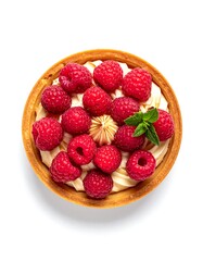 Round tart filled with raspberries and cream