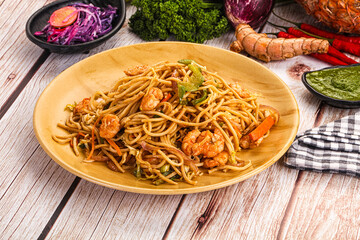 Pasta spaghetti with prawn and vegetables
