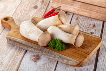 Asiam mushrooms raw eringi heap