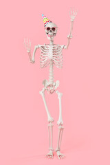 Obraz premium Human skeleton in party hat and sunglasses on pink background