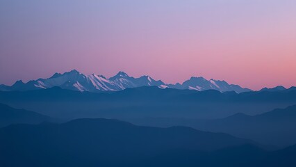 Obraz premium Majestic mountain range during blue hour, with a soft gradient of twilight colors.