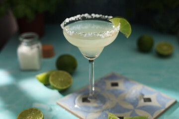 A glass with margarita cocktail with lime
