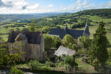 Vielle maison fortifiée et église du village de Turenne en Corrèze
