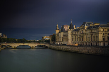 Fototapeta premium Seine River and Historic Buildings in Isle de la Cité, Paris, France