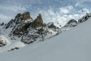 L' hiver en montagne ,  randonnée  aux Lacs Robert à Chamrousse  , chaîne de Belledonne , isère Alpes France