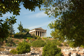 Fototapeta premium Temple of Hephaestus, Athens: Ancient Greek Marvel Amidst Lush Nature