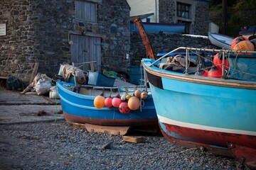 Obraz premium Fishing boats at Cadgwith Cove, Cornwall, England