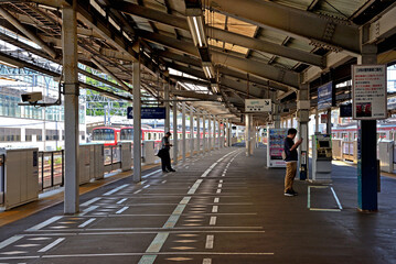 京浜急行金沢文庫駅ホームの景色
