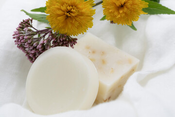 花と手作り石鹸