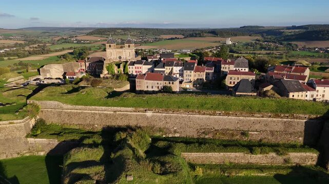 Citadelle de Montm&eacute;dy dans la Meuse en Lorraine. Vue a&eacute;rienne sur les remparts Vauban du c&ocirc;t&eacute; Ouest, en fin d'apr&egrave;s midi 