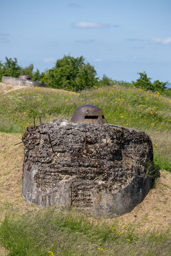 Vue d'une tourelle de mitrailleuses du fort de Douaumont, Verdun, France. Position fortifi&eacute;e de la Premi&egrave;re Guerre mondiale.
