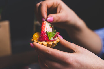 Jedzenie, przekąski, ciasta.  © voro