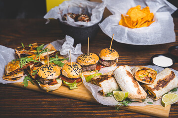 Jedzenie, przekąski, ciasta.  © voro