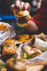 Jedzenie, przekąski, ciasta.  © voro