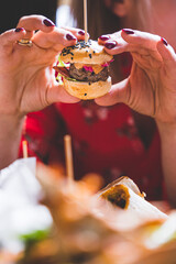 Jedzenie, przekąski, ciasta.  © voro