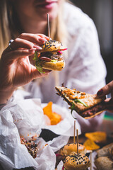 Jedzenie, przekąski, ciasta.  © voro