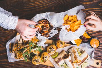 Jedzenie, przekąski, ciasta.  © voro