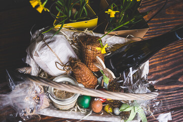 Wielkanocne przysmaki na tradycyjnym polskim stole. © voro