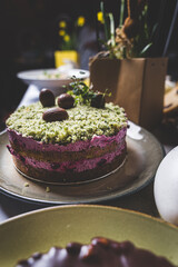 Wielkanocne przysmaki na tradycyjnym polskim stole. © voro