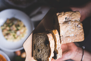 Wielkanocne przysmaki na tradycyjnym polskim stole. © voro