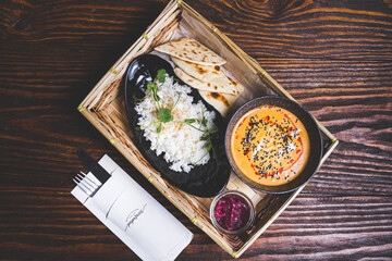 Wielkanocne przysmaki na tradycyjnym polskim stole. © voro