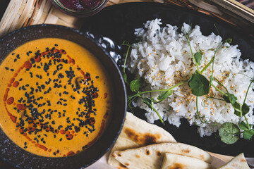 Wielkanocne przysmaki na tradycyjnym polskim stole. © voro