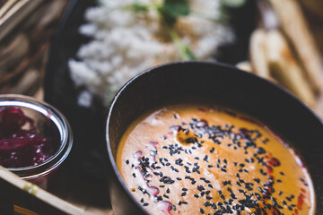 Wielkanocne przysmaki na tradycyjnym polskim stole. © voro