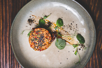 Wielkanocne przysmaki na tradycyjnym polskim stole. © voro