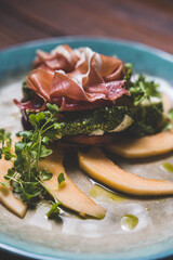 Wielkanocne przysmaki na tradycyjnym polskim stole. © voro