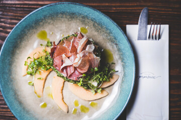 Wielkanocne przysmaki na tradycyjnym polskim stole. © voro