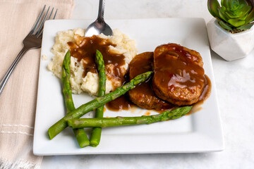 salisbury steak  with mashed potatoes