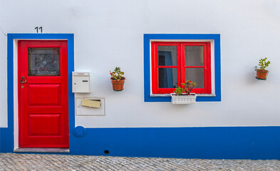 Façade de maison traditionnelle d'Alentejo à Castro Verde, Portugal