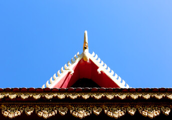 tejado rojo con marco dorado © kaplan69