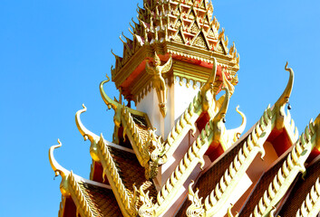 diablo protector bajo la torre principal