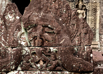 restos de personajes de corte en el aptio central