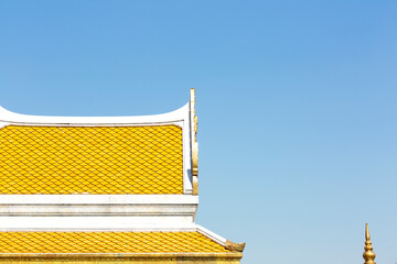 doble tejado de tonalidades ocres