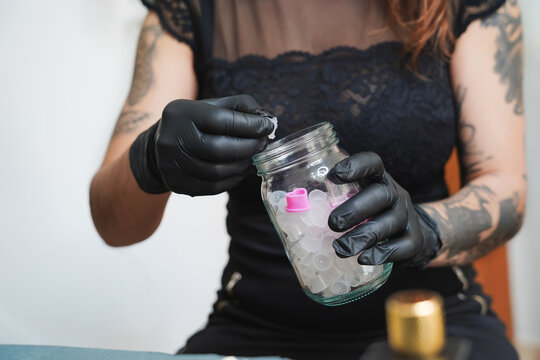Female tattoo artist preparing for a detailed session