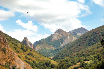 Helicopter battling fire in Valle de Somiedo skies