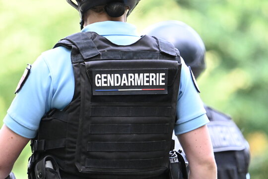 Gendarmerie homme s&eacute;curit&eacute;