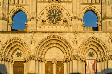 Obraz premium Dusk view of the Gothic Cathedral of Saint Mary and Saint Julian in Cuenca, Spain