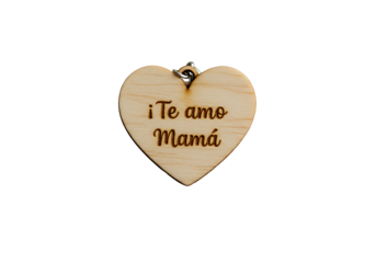Wooden heart pendant with the inscription "I love Mom" in Spanish.